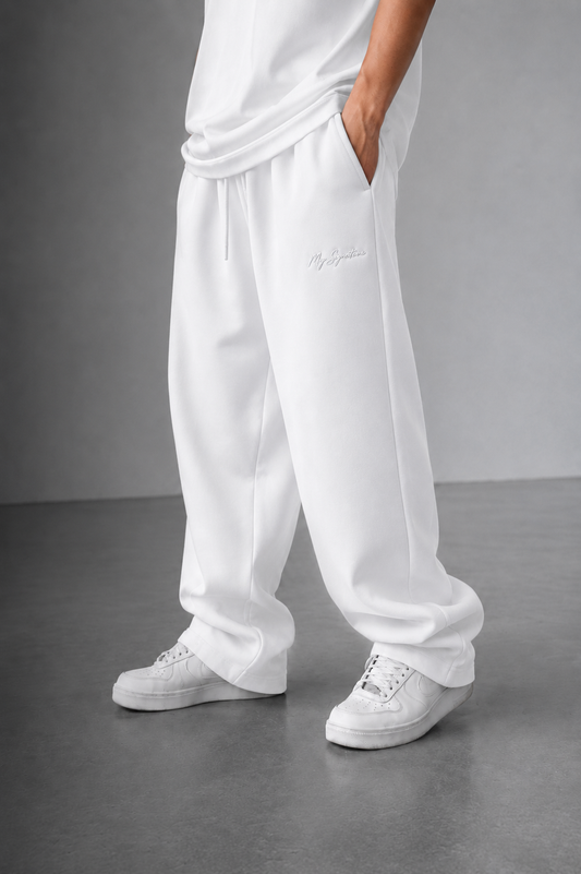 THE SIGNATURE WHITE BEGGY JOGGERS